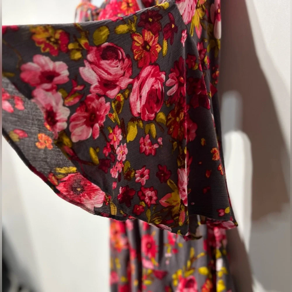 Bluivy Floral Off-Shoulder 100% Rayon Romper‎ Size Small